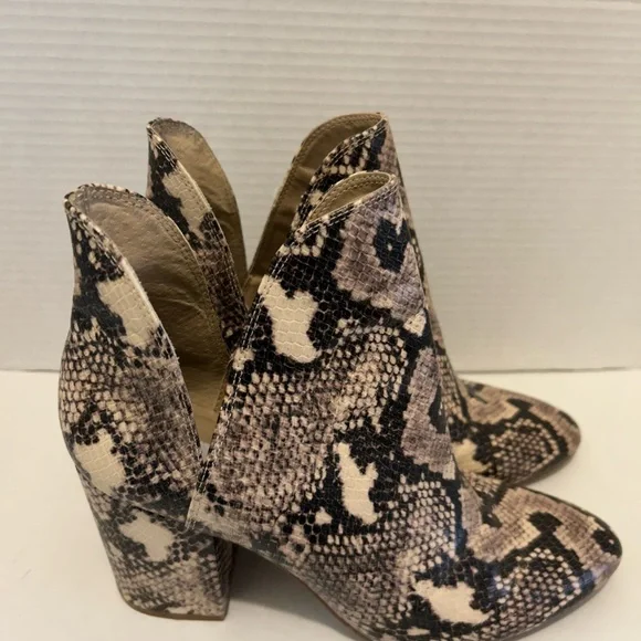 Steve Madden Snakeskin Pattern Ankle Booties size 10 M women. Block Heel. OBO - Picture 7 of 14
